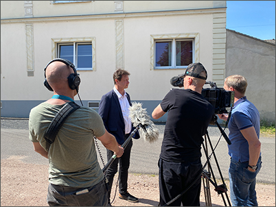 Filmteam vom MDR Sachsenspiegel beim Interview.