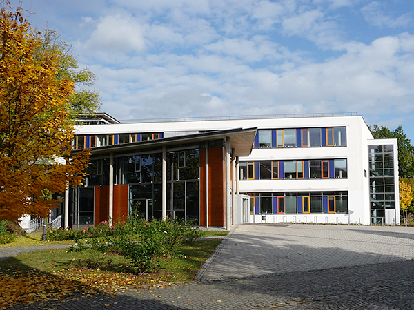Blick aus Richtung Museum zum Eingang