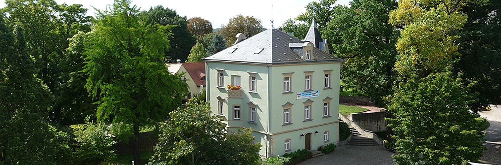 Blick zur Karrasburg vom Rathausdach